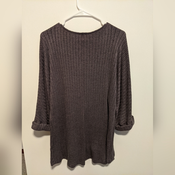 Buckle Top - Picture 4 of 4